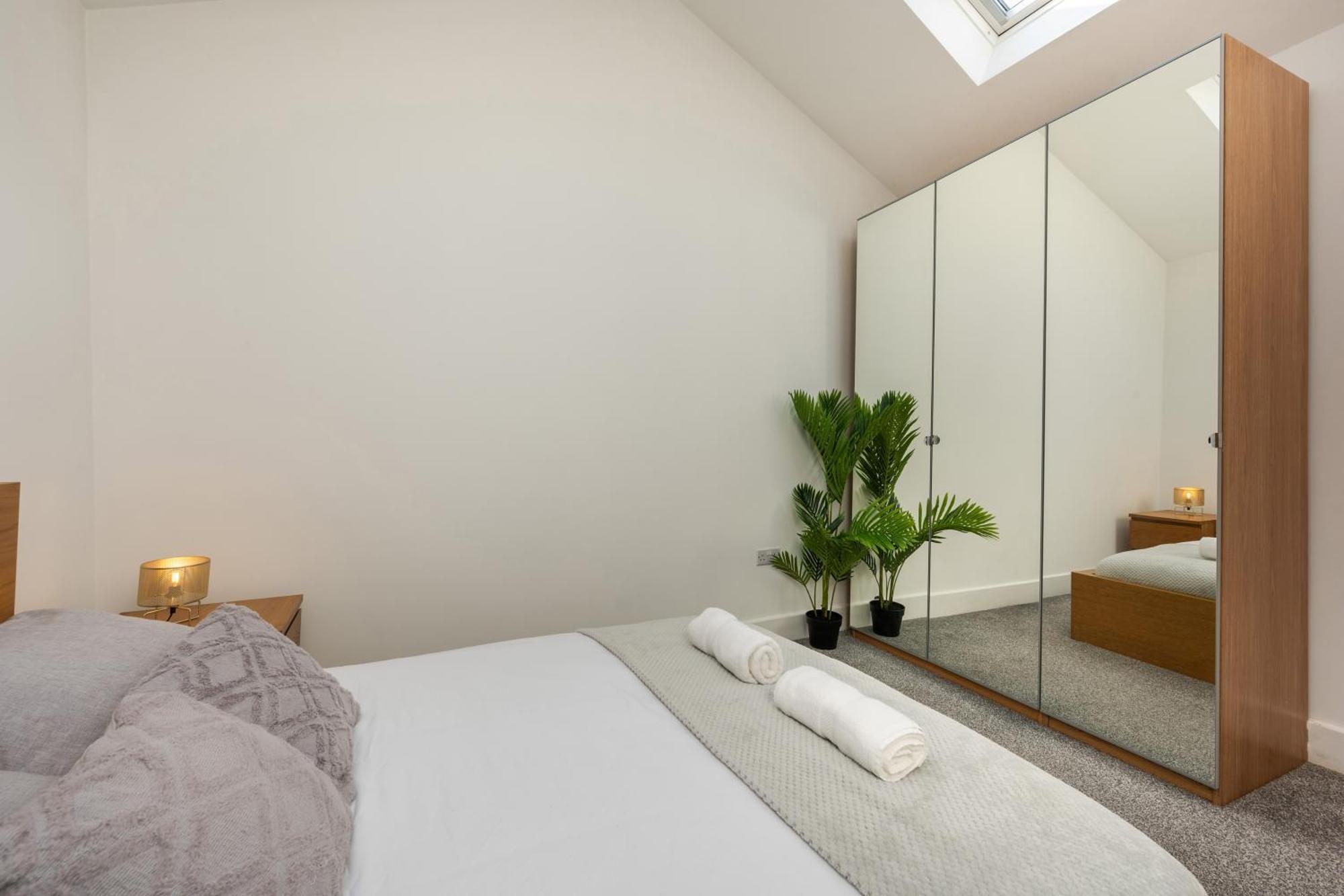 Stylish Two Bedroom Apartment By Central London With Garden Exterior foto